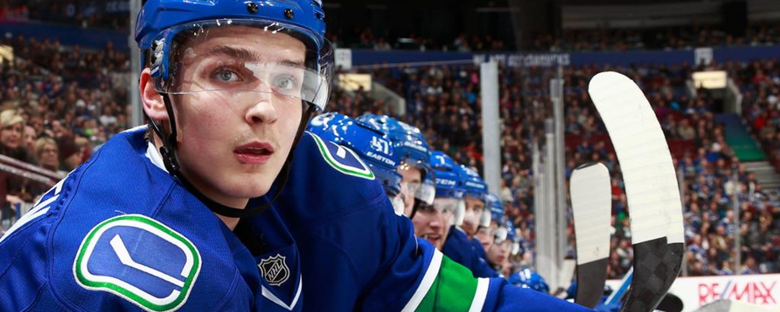 Jake Virtanen se filme en commettant un geste illégal