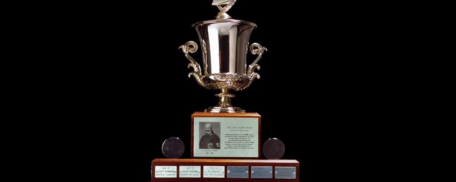 La LNH annonce les trois candidats pour le trophée Jack Adams