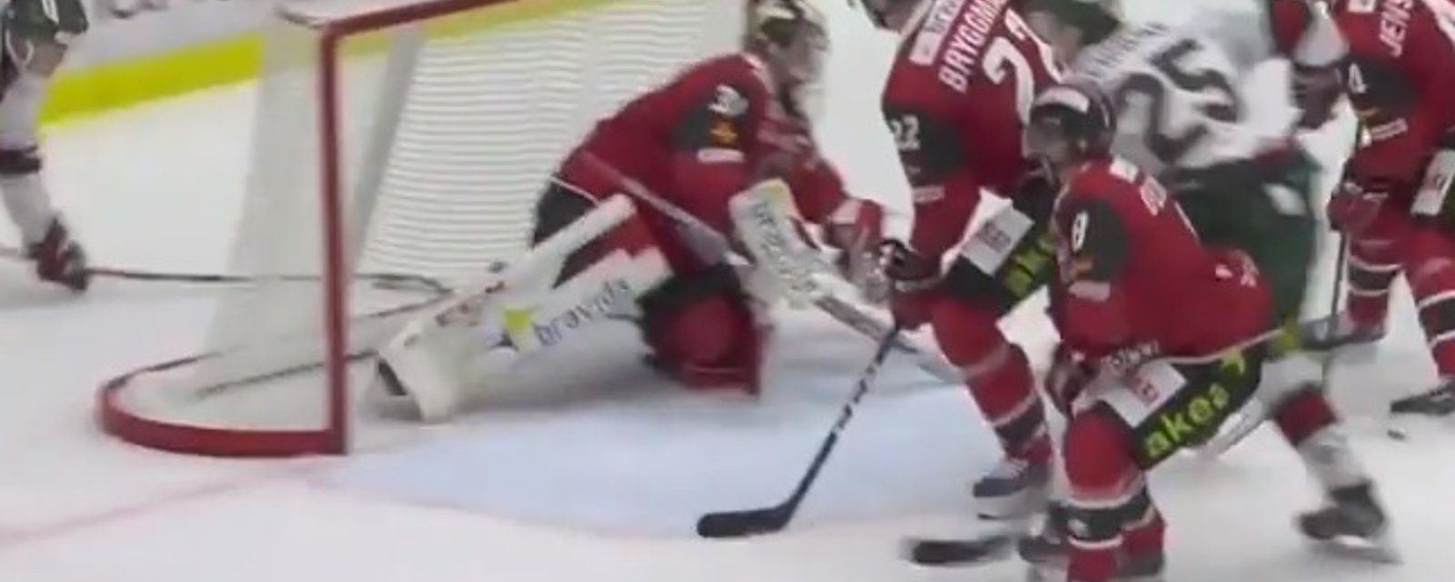 Mattias Norlinder a tenté de marquer en faisant “Le Michigan”!