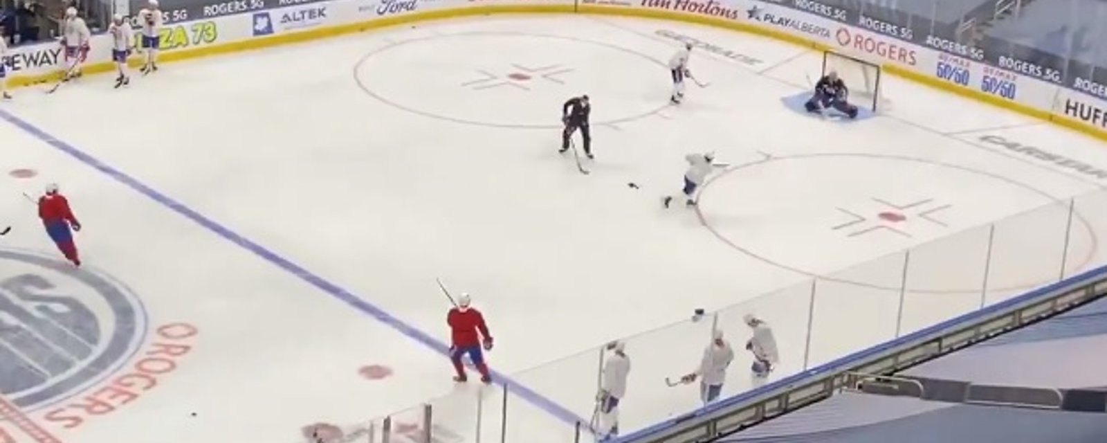 Carey Price fait connaissance avec le tir de Cole Caufield!