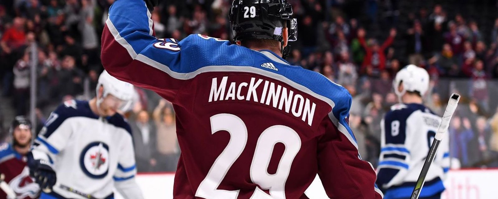 Nathan MacKinnon est prêt à signer moins cher pour aider son équipe