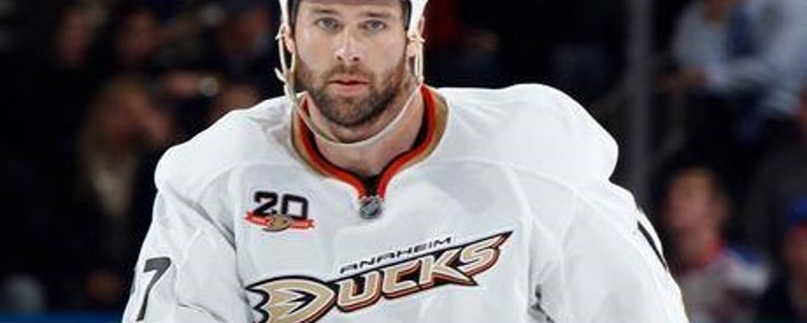 L'ancien de la LNH Dustin Penner utilise le décès de Jimmy Hayes pour vanter ses idées antivaccins