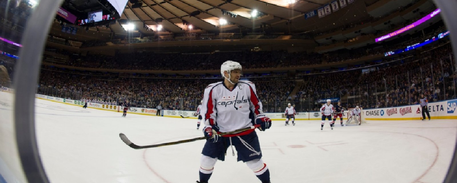 Voici à quoi ça ressemble d'affronter Alex Ovechkin sur une patinoire de la LNH!