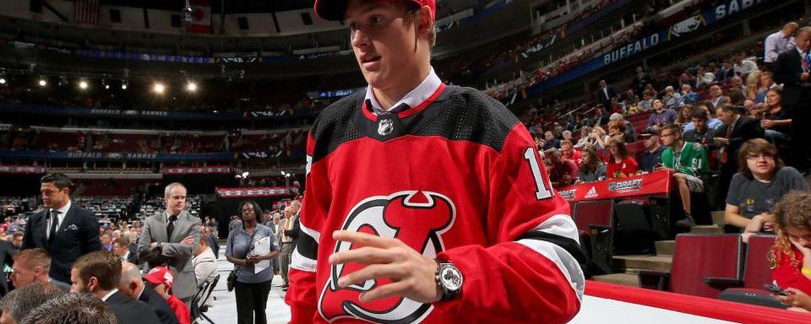 Un espoir de 22 ans des Devils annonce sa retraite du hockey pour devenir... Influenceur!