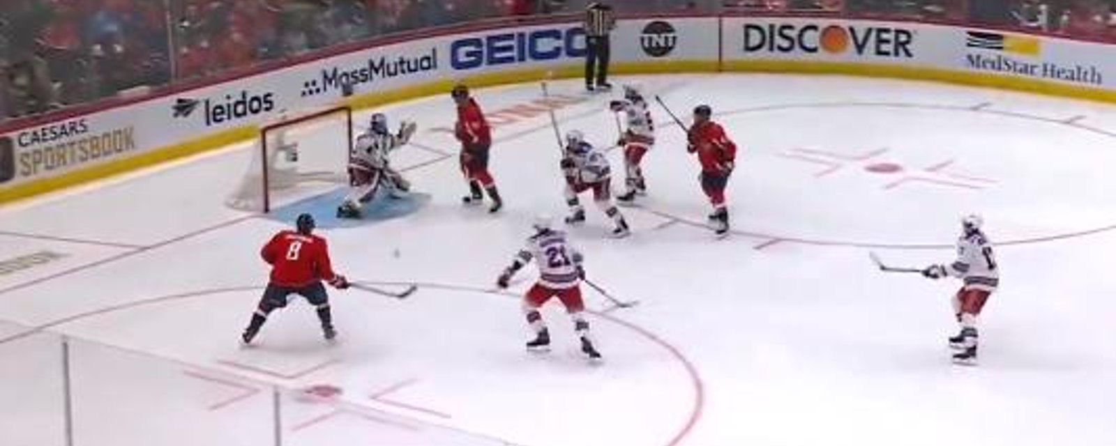 VIDÉO | Alexander Ovechkin prend la 5e place des meilleurs buteurs de tous les temps avec deux buts