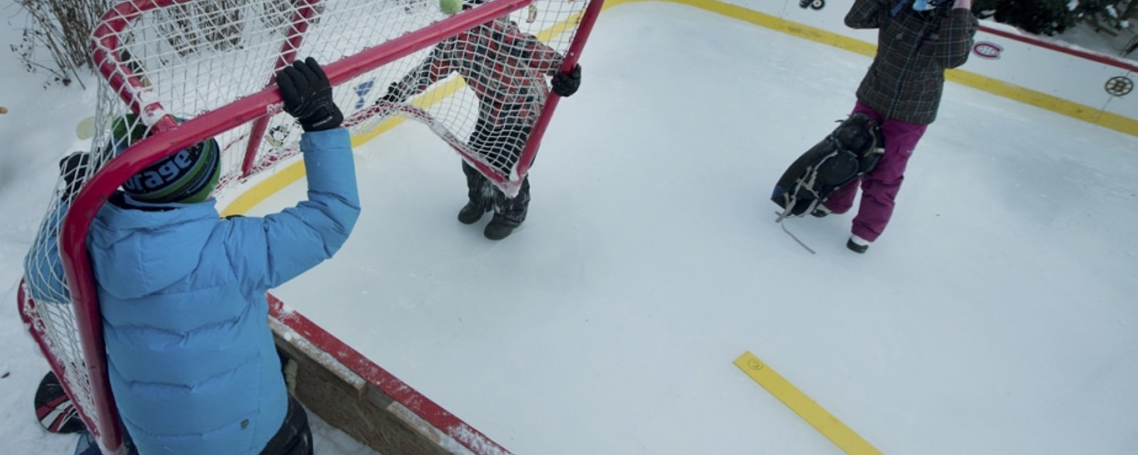 Un père de famille se voit forcé de démanteler sa patinoire extérieure