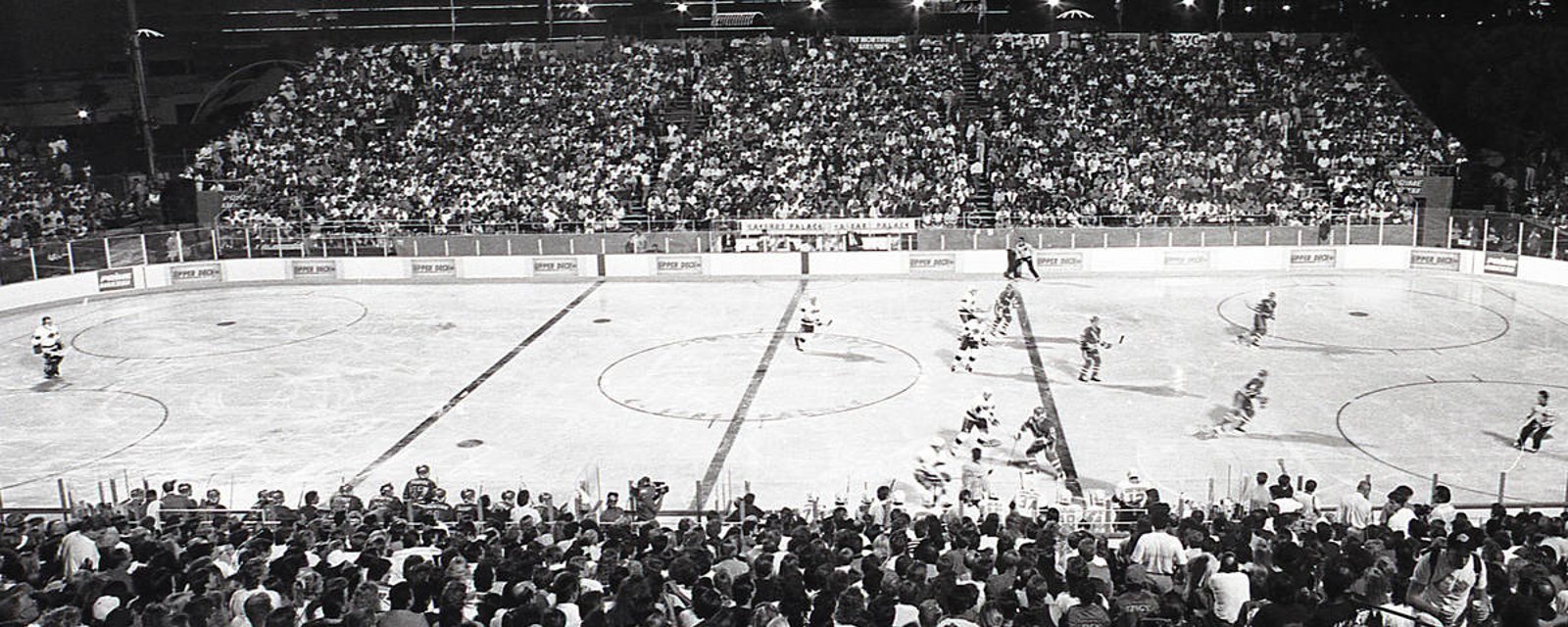 Le premier match extérieur de l'histoire de la LNH a eu lieu à... Las Vegas!