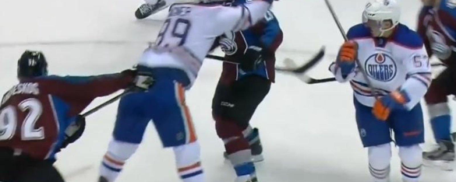 Sam Gagner fait un double-échec en plein visage de Paul Stastny!