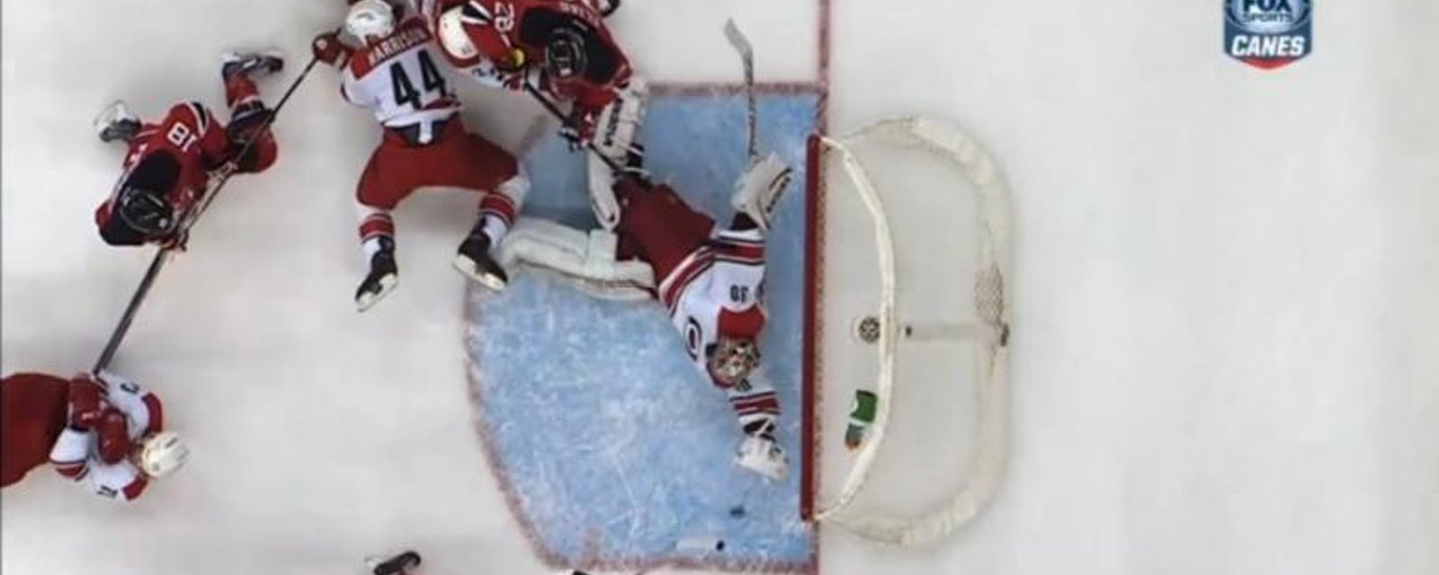 Cam Ward fait un arrêt à couper le souffle! Quel save! 