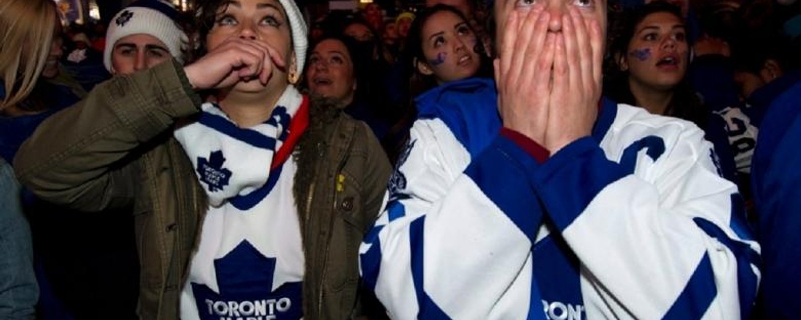 Les fans des Leafs se font jouer le PIRE tour!