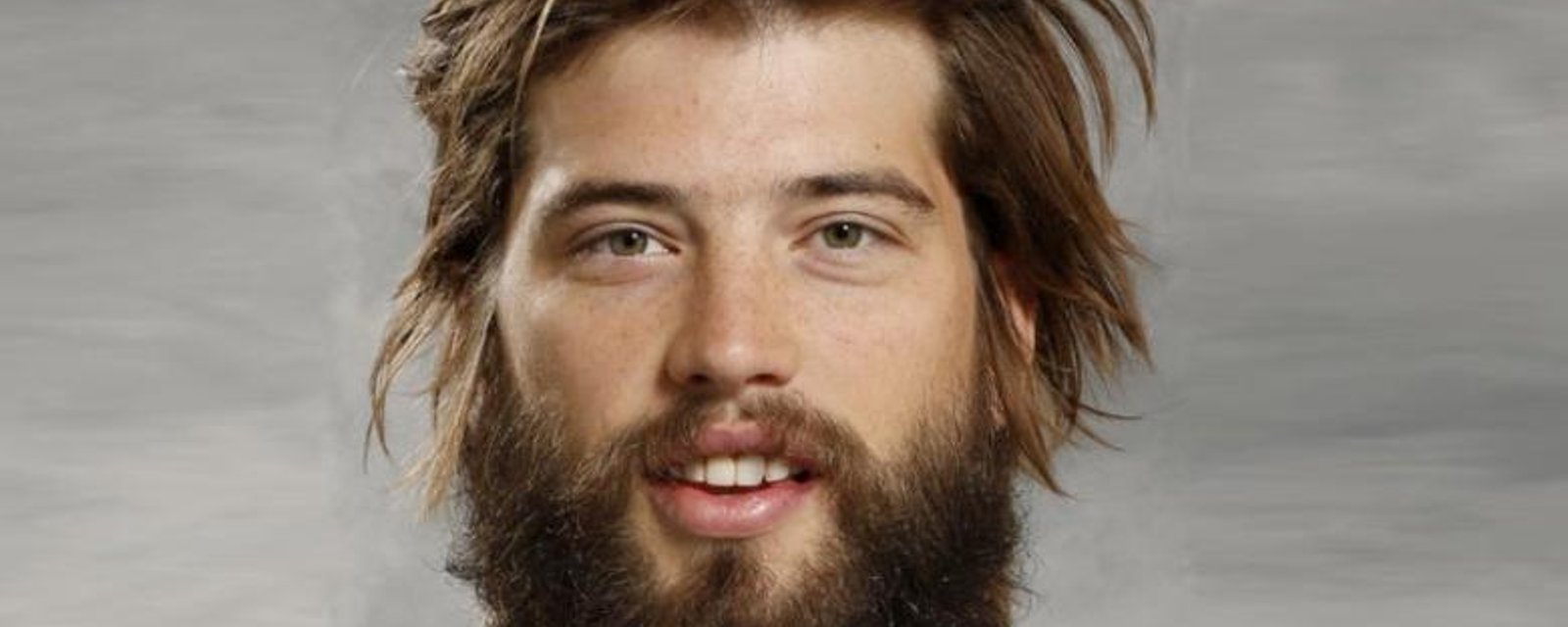 Brent Burns se rase la tête et la barbe pour la charité