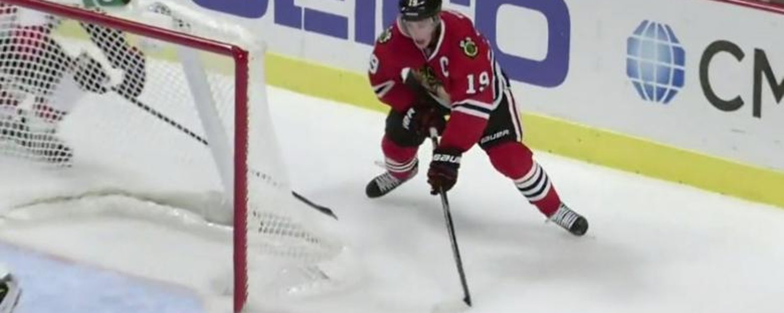 Jonathan Toews réussi un tour du chapeau naturel!