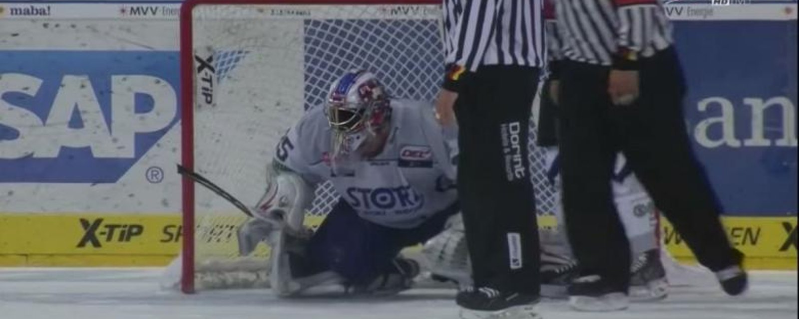 OUPS! Un ancien de l'organisation du Canadien vomit en plein match!