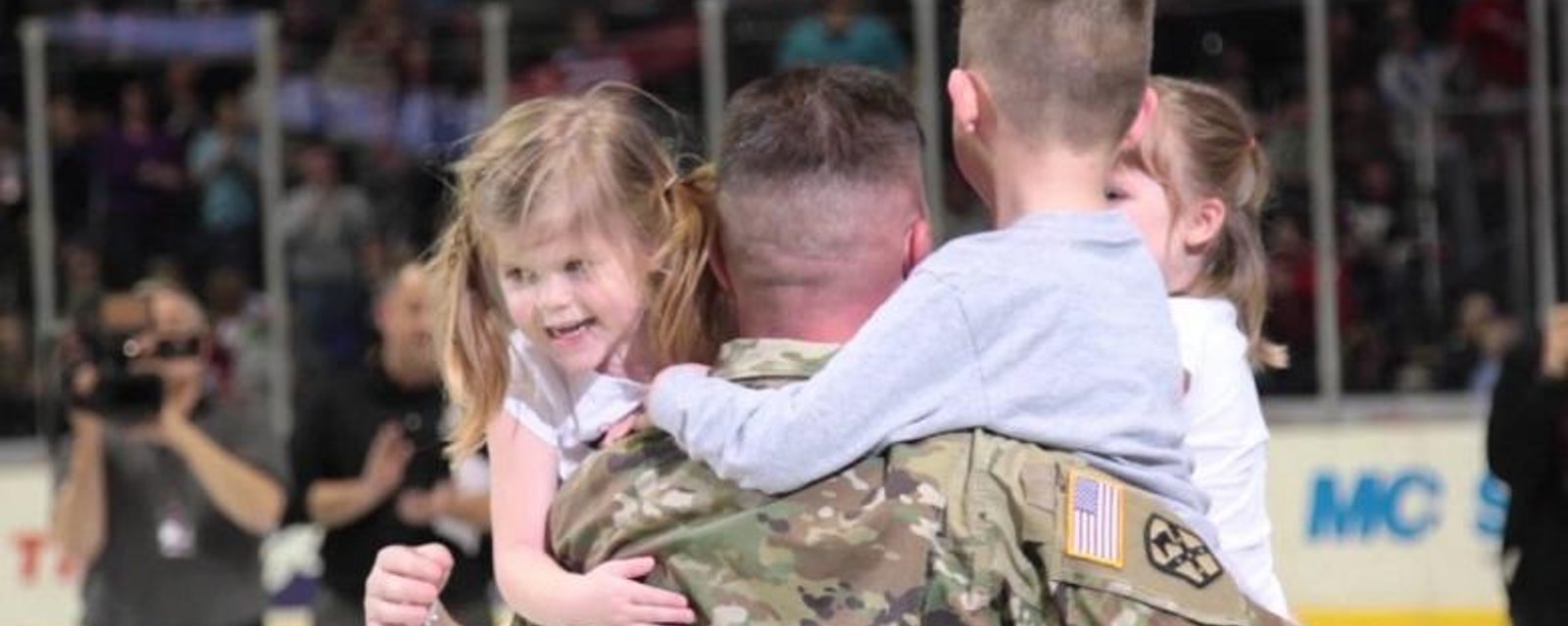 Un sergent revient de la guerre et surprend sa famille!