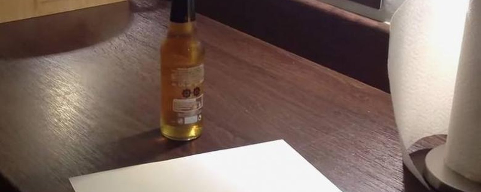 Comment ouvrir une bière avec une feuille de papier!