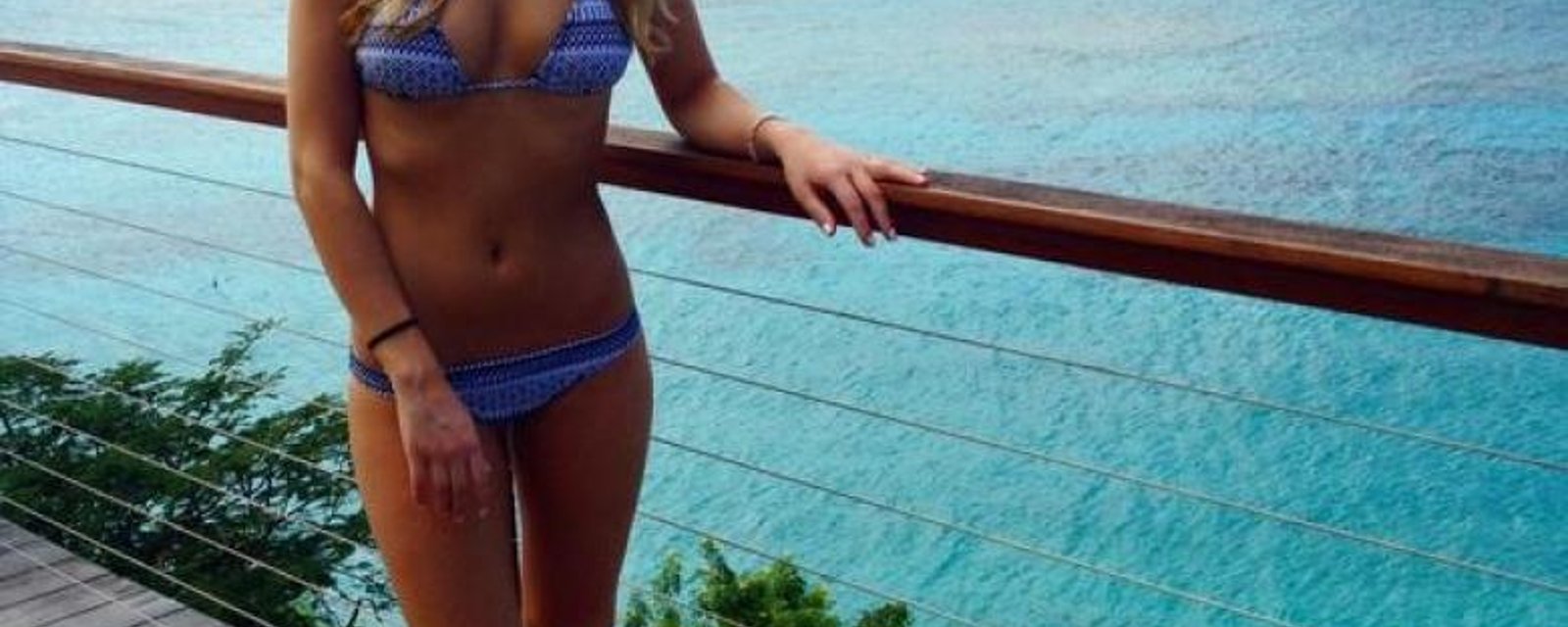 Eugénie Bouchard et sa soeur jumelle en vacances à la plage!