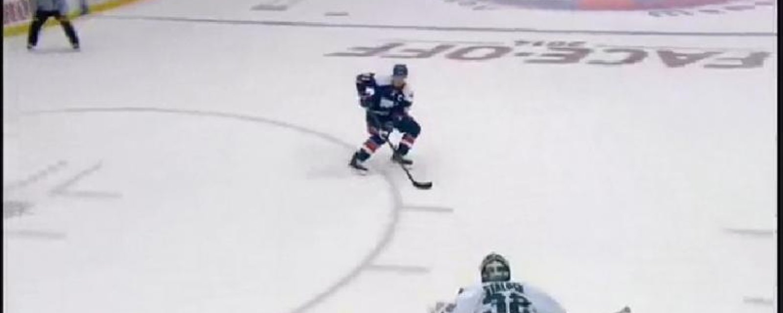 John Tavares est juste trop fort! Il RIDICULISE le gardien!