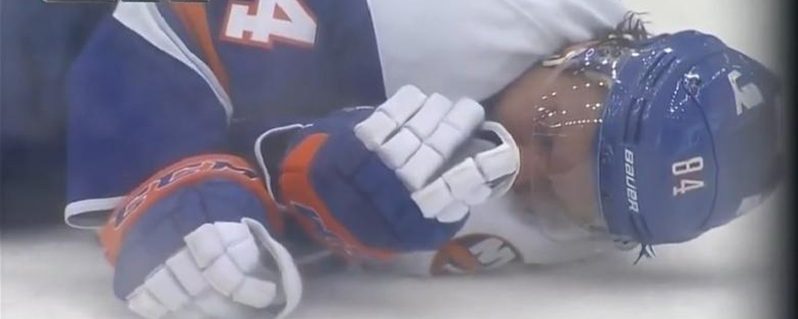 BOOM! Mikhail Grabovski se fait DÉTRUIRE par John Scott!