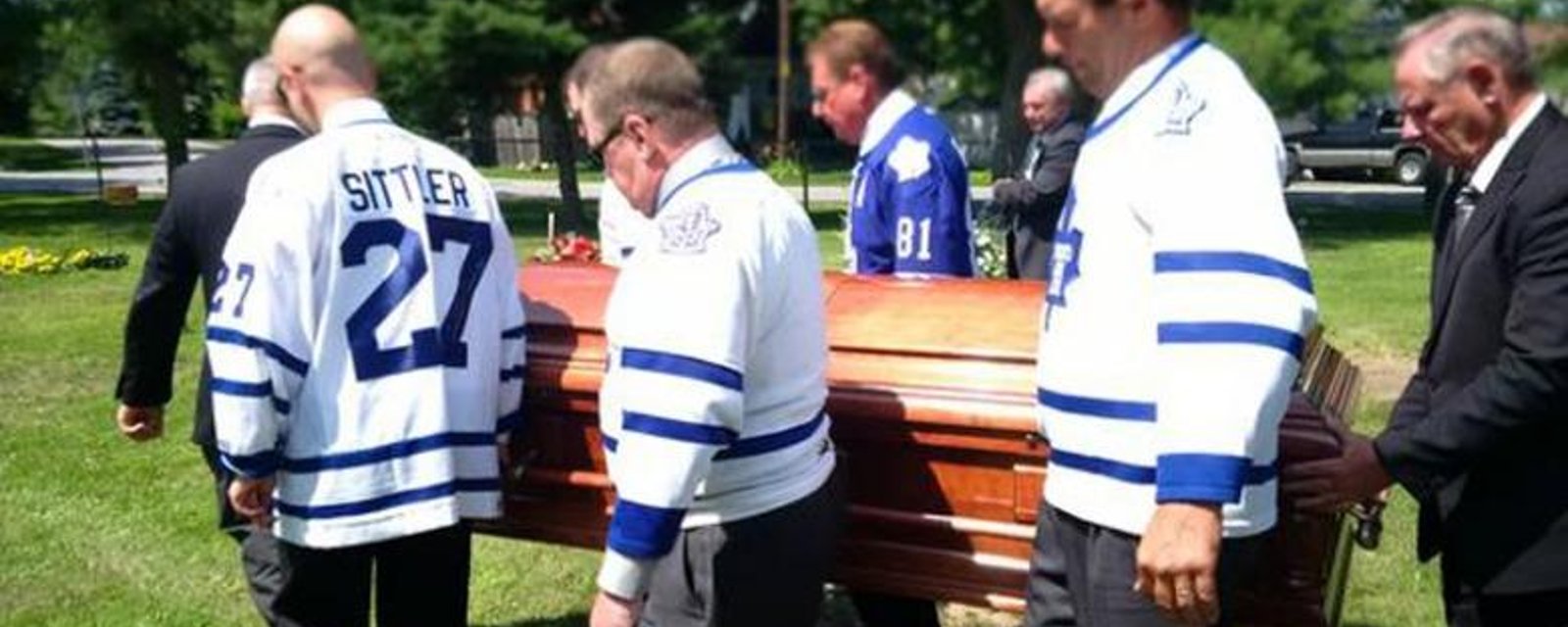 Un homme se moque des Maple Leafs même après sa mort!