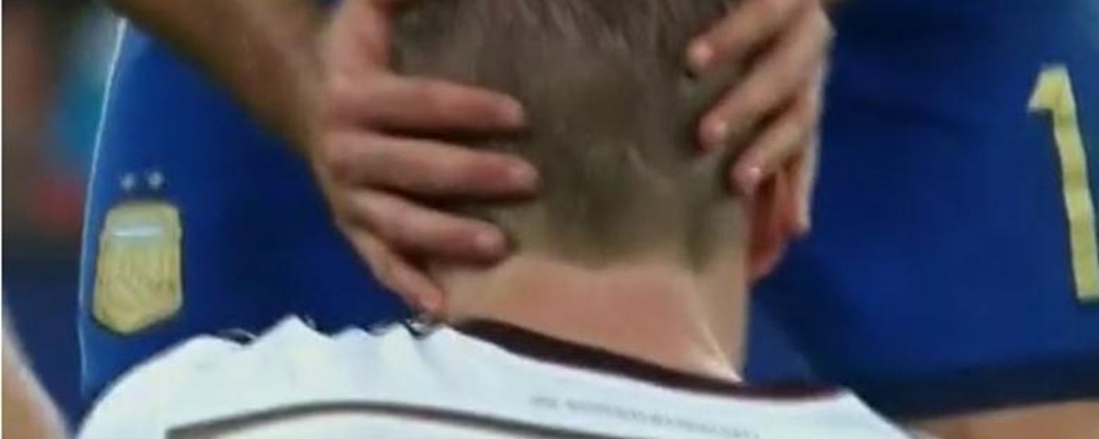 VIDÉO: Un moment douteux de la finale de la Coupe du Monde immortalisé...