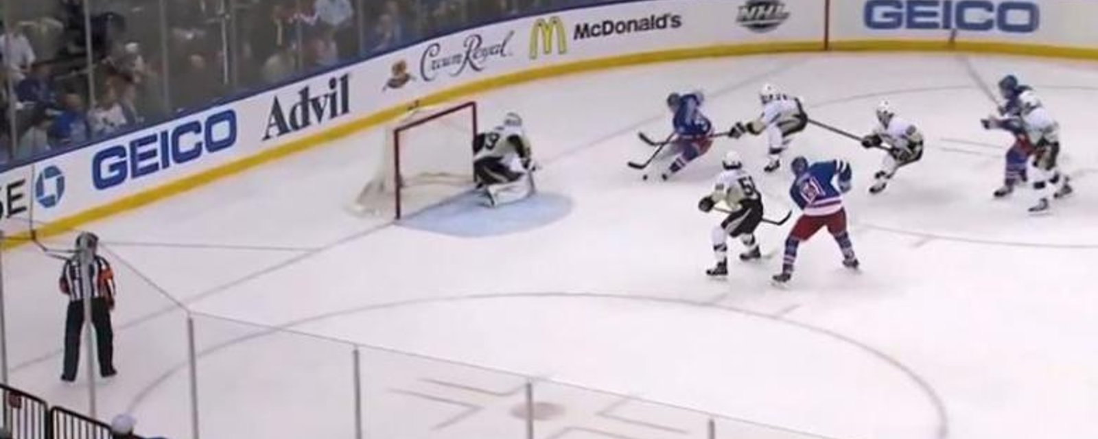 VIDÉO: Marc-André Fleury établit un record chez les Penguins!
