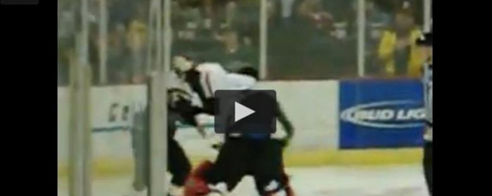 VIDÉO: Quand un gardien se bat avec un joueur d'avant...