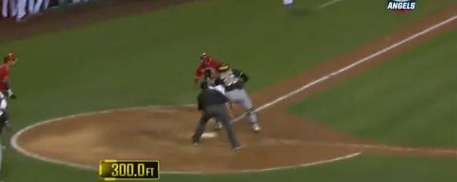 VIDÉO: Yoenis Cespedes réussit le relais de l'année dans le baseball majeur!