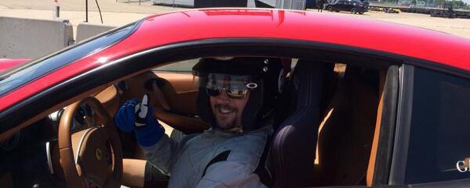 PHOTOS: Brian Gionta devient pilote de course!