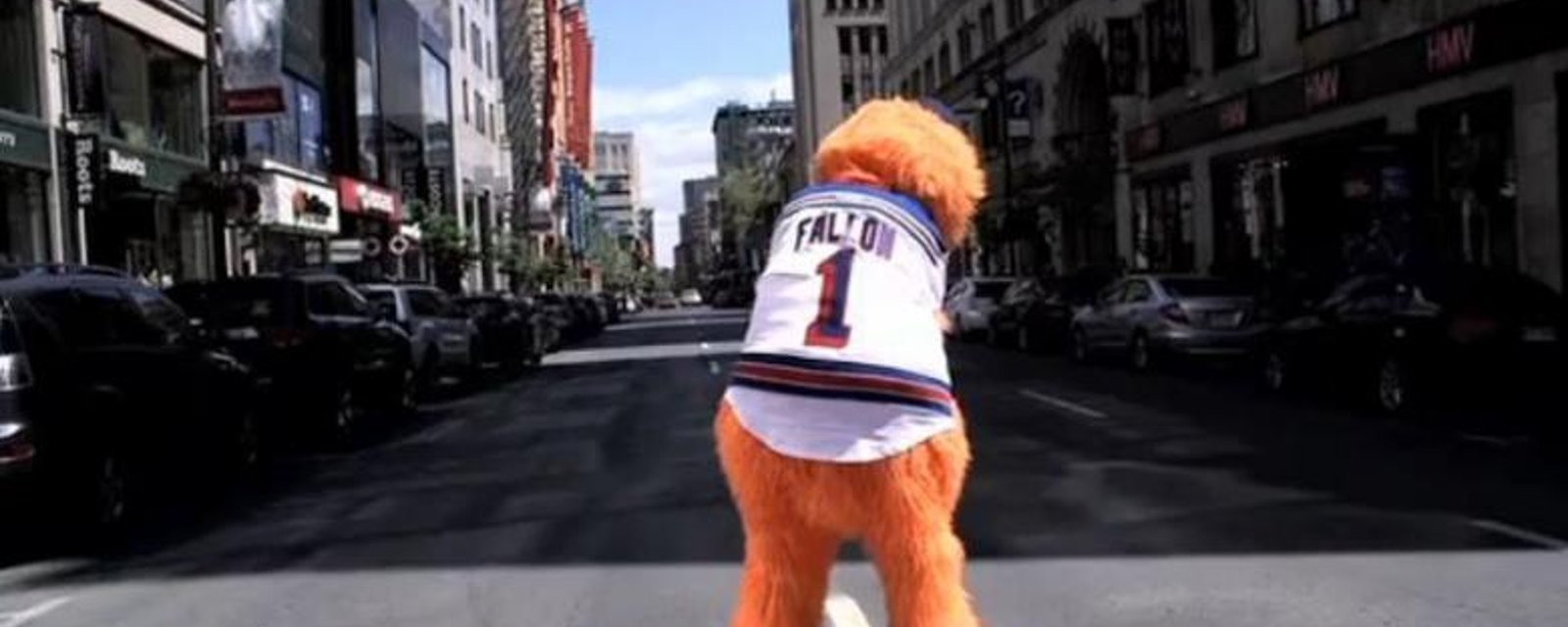 VIDÉO: L'aventure de Youppi à Montréal avec le chandail des Rangers!