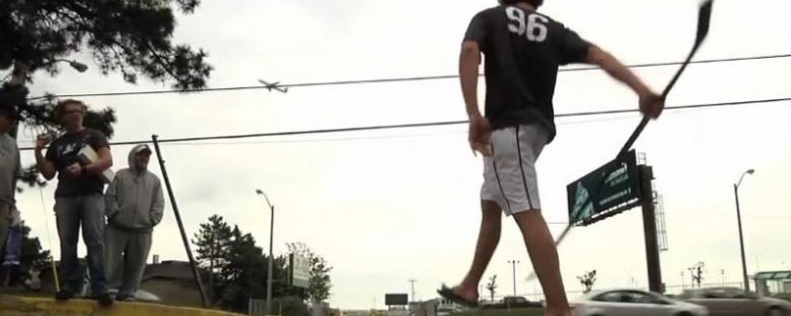 VIDÉO: Sonny Milano fait jaser au combine de la LNH 2014 avec ses trick shots!