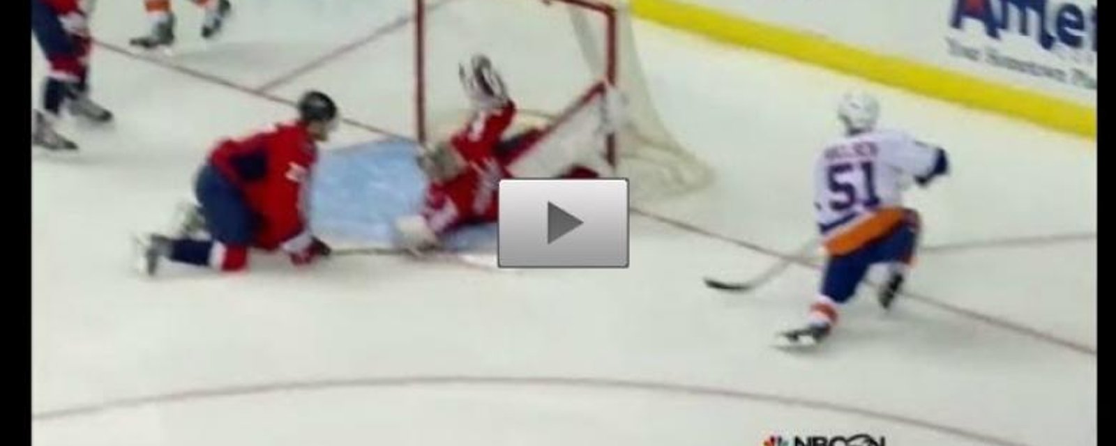 Michal Neuvirth sort le moulinet pour voler Frans Nielsen!