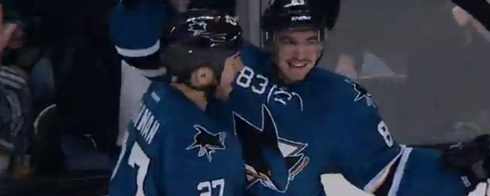 Matt Nieto marque sur une passe incroyable de Brent Burns!