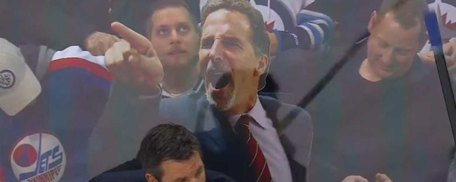John Tortorella derrière le banc malgré son interdiction!