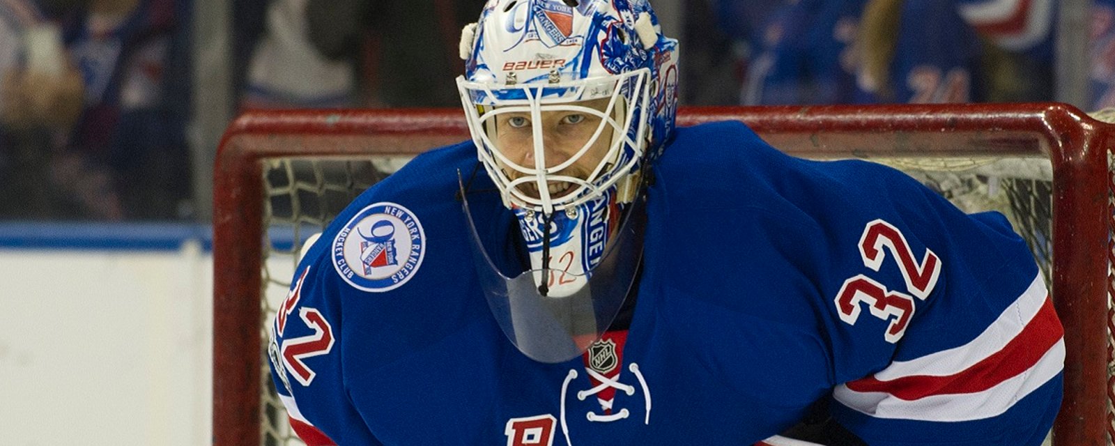 Antti Raanta' reveals his new “Wild West” Coyotes mask.