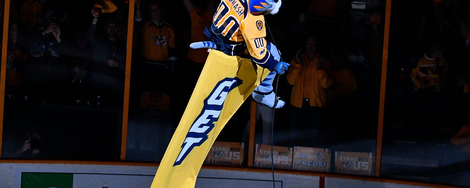 Must See: Predators mascot trolls Blackhawks with hilarious tweet