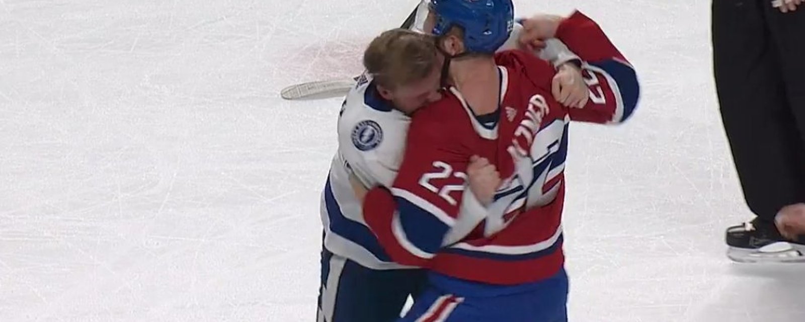 Steven Stamkos drops the gloves after his opponent hit Kucherov