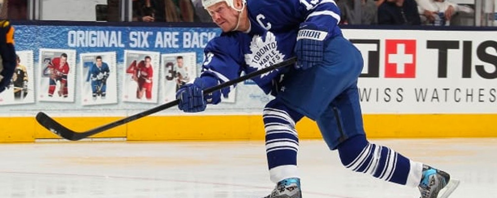 Leafs legend Mats Sundin pulls off sick trick shot in HHOF alumni game