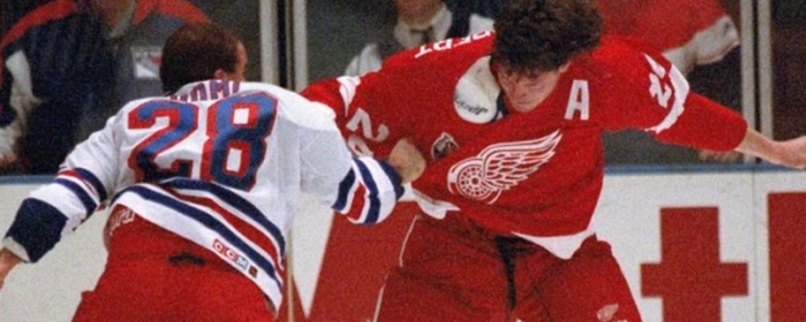 Throwback: Bob Probert knocks out Tie Domi!