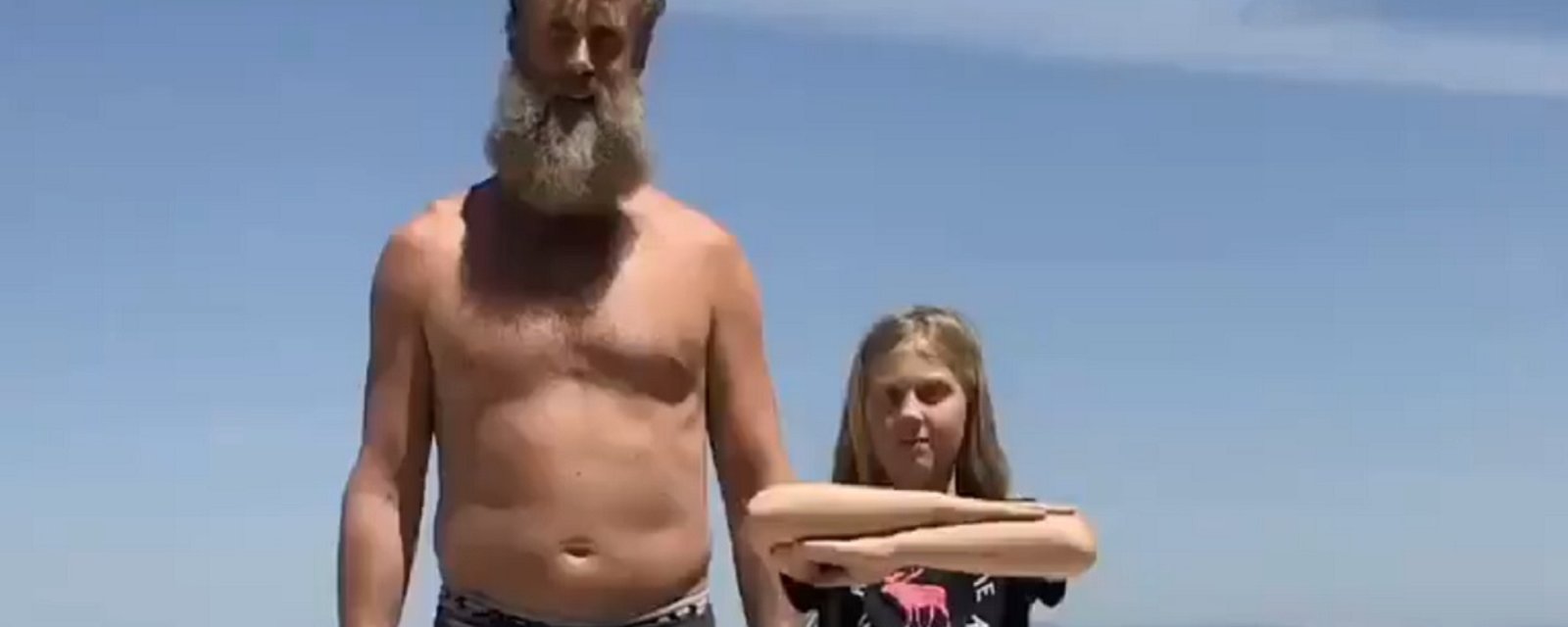 Joe Thornton's daughter makes his beard disappear. 
