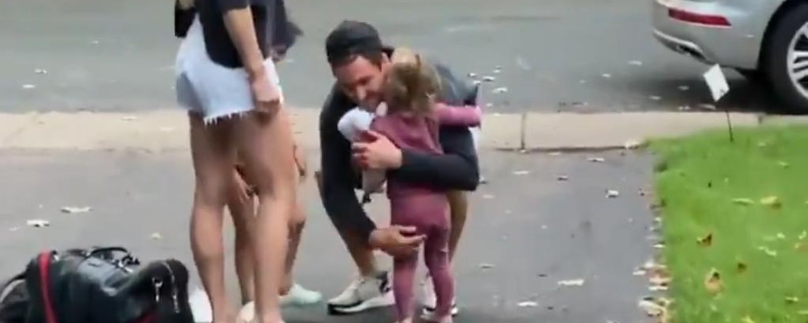 Tyler Bozak gets a heartwarming welcome home after life in the buble.