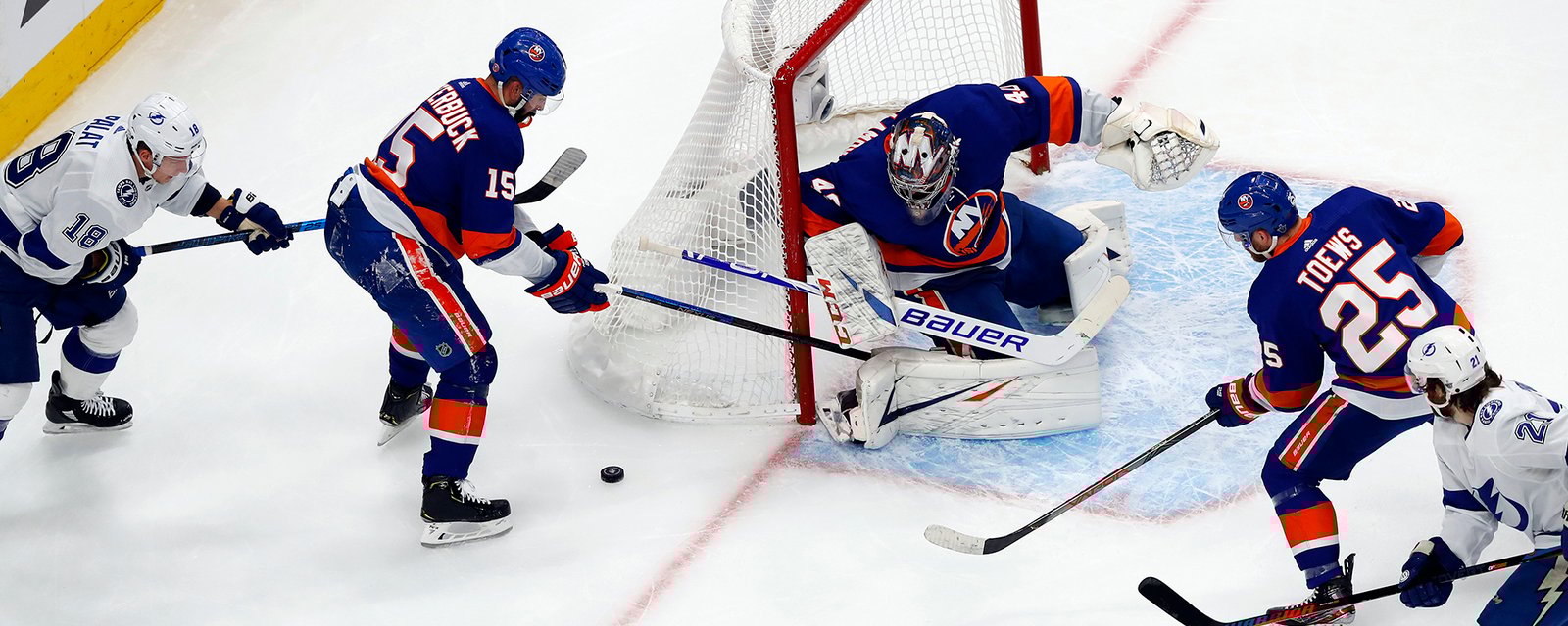 Islanders &amp; Lightning combine for 3 goals in 27 seconds in Game 4.