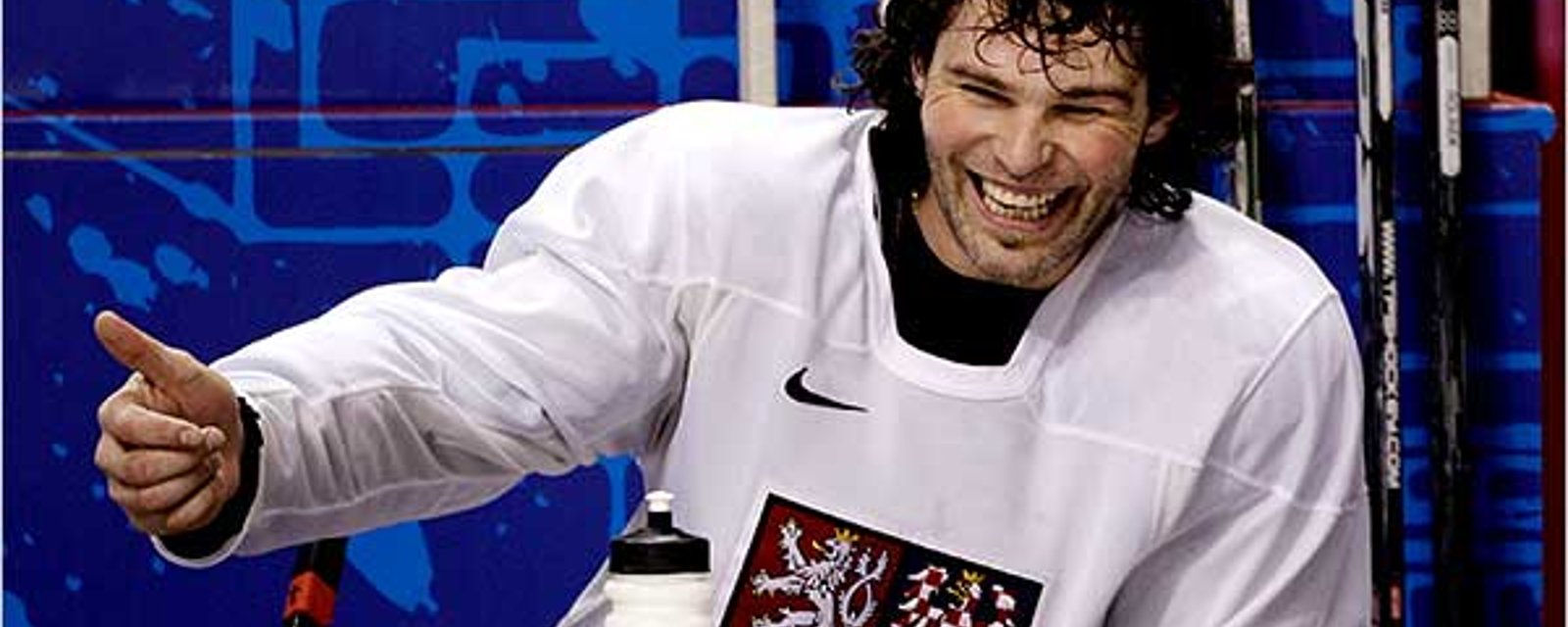 Jaromir Jagr just found out how GIFs work and is having way too much fun with it! 