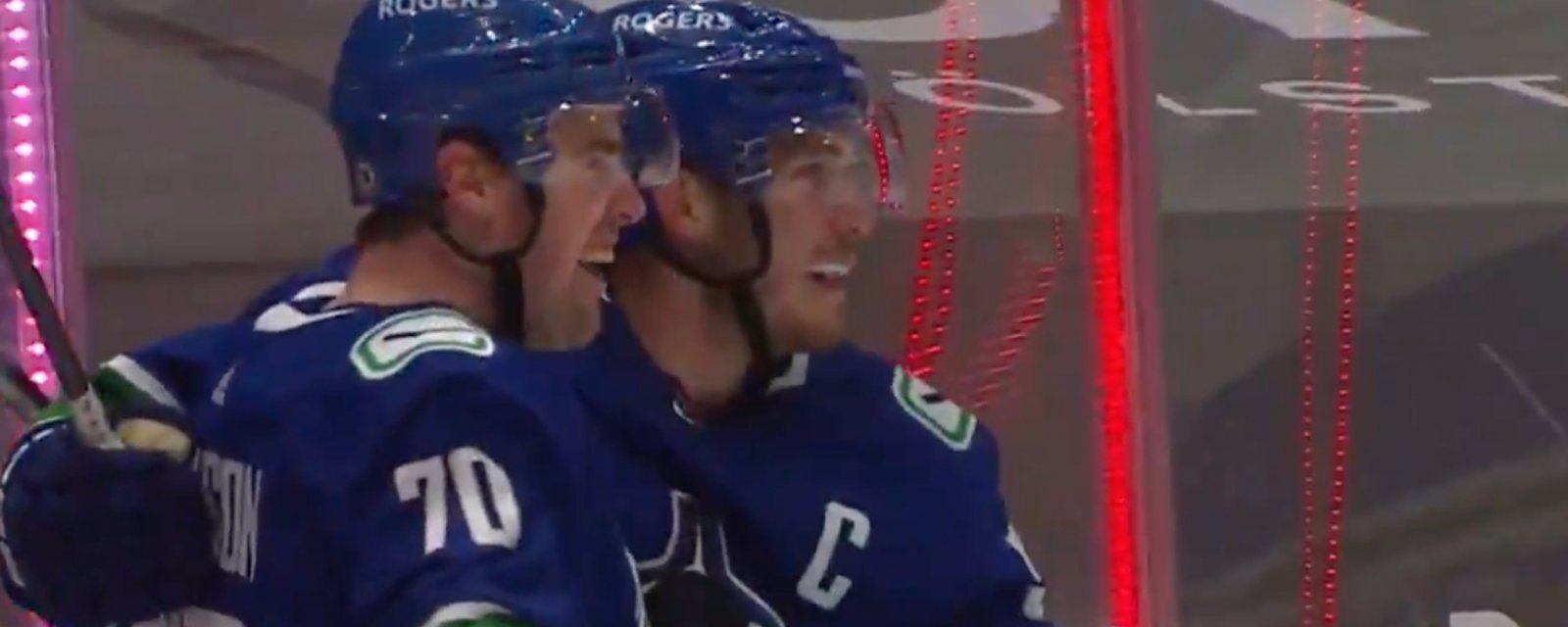 Canucks commentators laugh at David Rittich for weak goal on live TV 