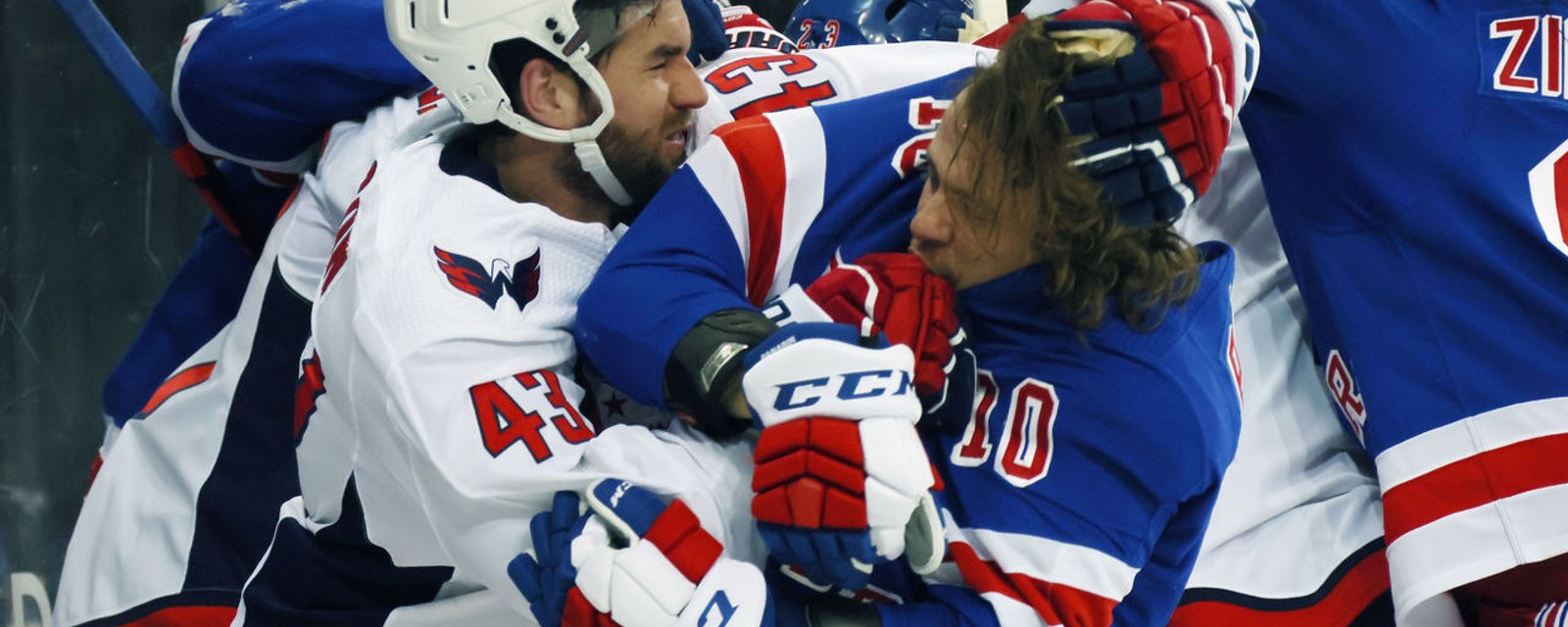 Tom Wilson reaches out to Artemi Panarin after injuring him 