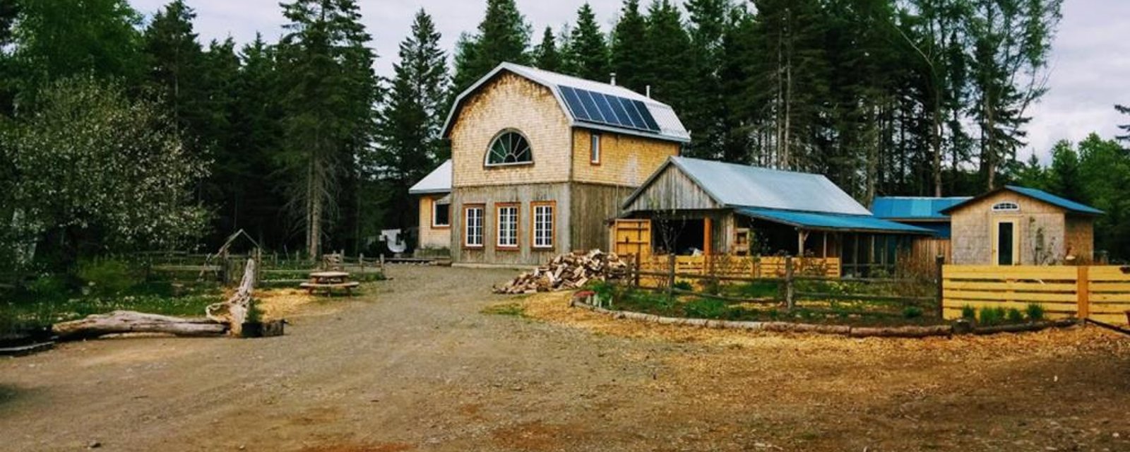 Avec son style superbe et ses nombreux atouts, cette résidence venant avec une mini maison est un véritable havre de paix