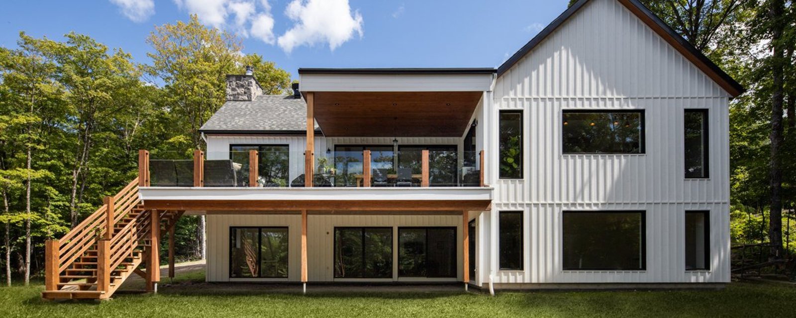 Cette magnifique maison de style farmhouse vous séduira avec son ...