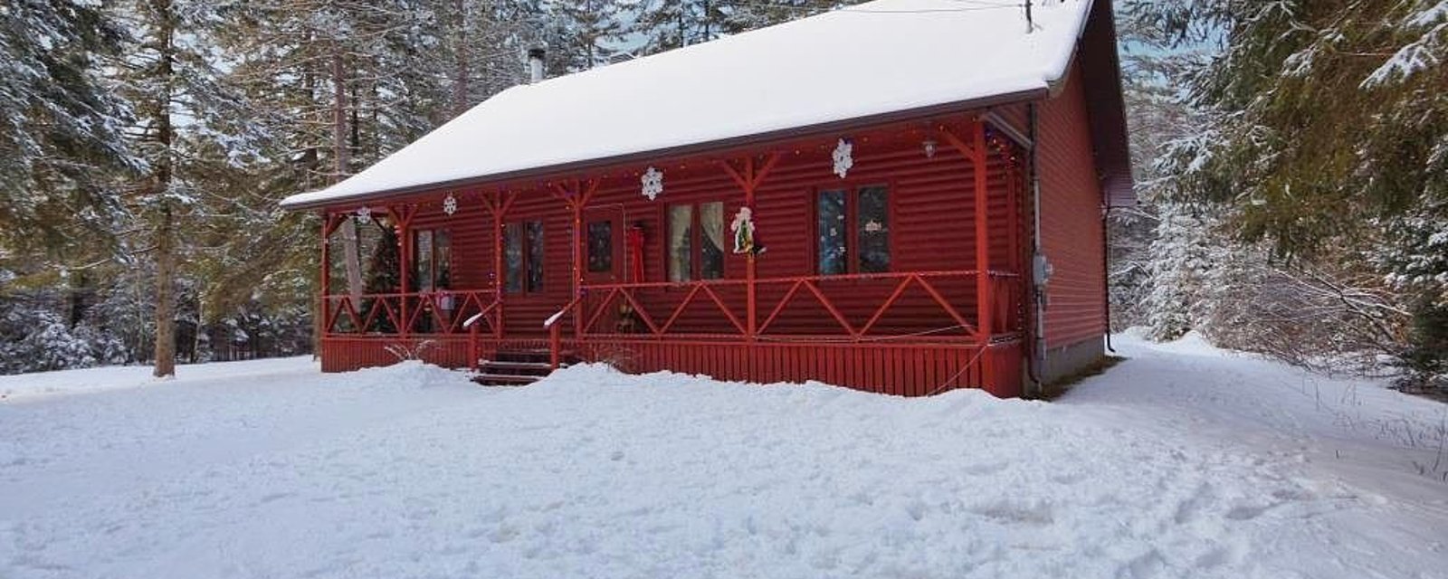 Nature et confort pour 189 000$! Réchauffez-vous devant un feu de foyer dans cette accueillante maison de 3 chambres