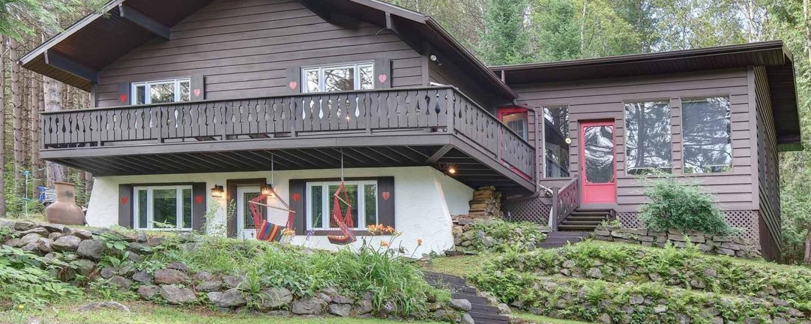 Impressionnant chalet suisse avec un intérieur chaleureux situé à 10 minutes de Mont-Tremblant