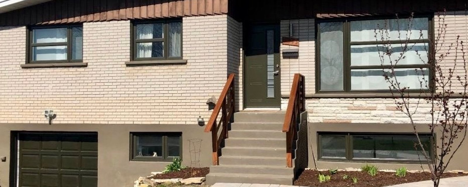 Quartier convoité et tranquille! Maison unifamiliale restaurée, idéale pour une famille près de Montréal! 