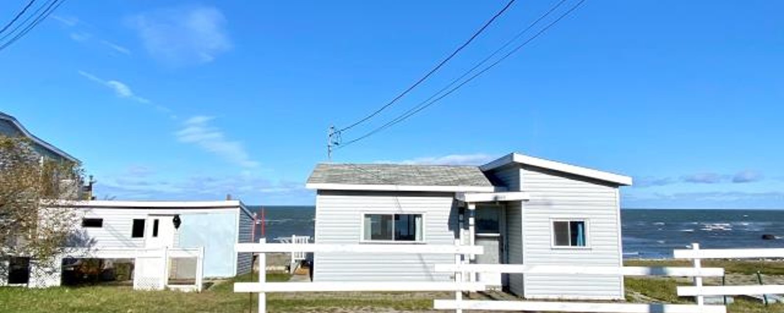 Vous tomberez amoureux de la vue à couper le souffle que vous offre ce chalet vendu meublé pour 105 000$ 